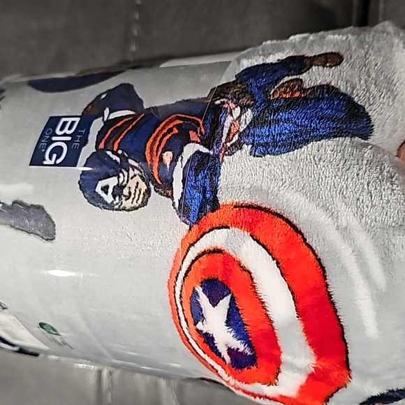 NWT Capitan America Big Plush throw - Picture 6 of 7